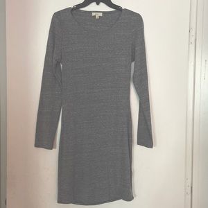 An every day dress in soft material in light grey